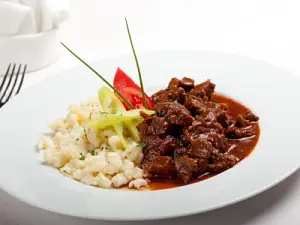Vörösboros marhapörkölt